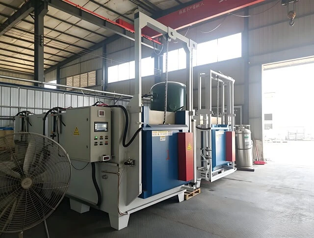 Chamber tempering furnace with vertically opening door