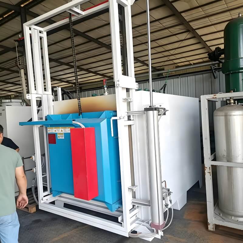 Chamber tempering furnace with vertically opening door